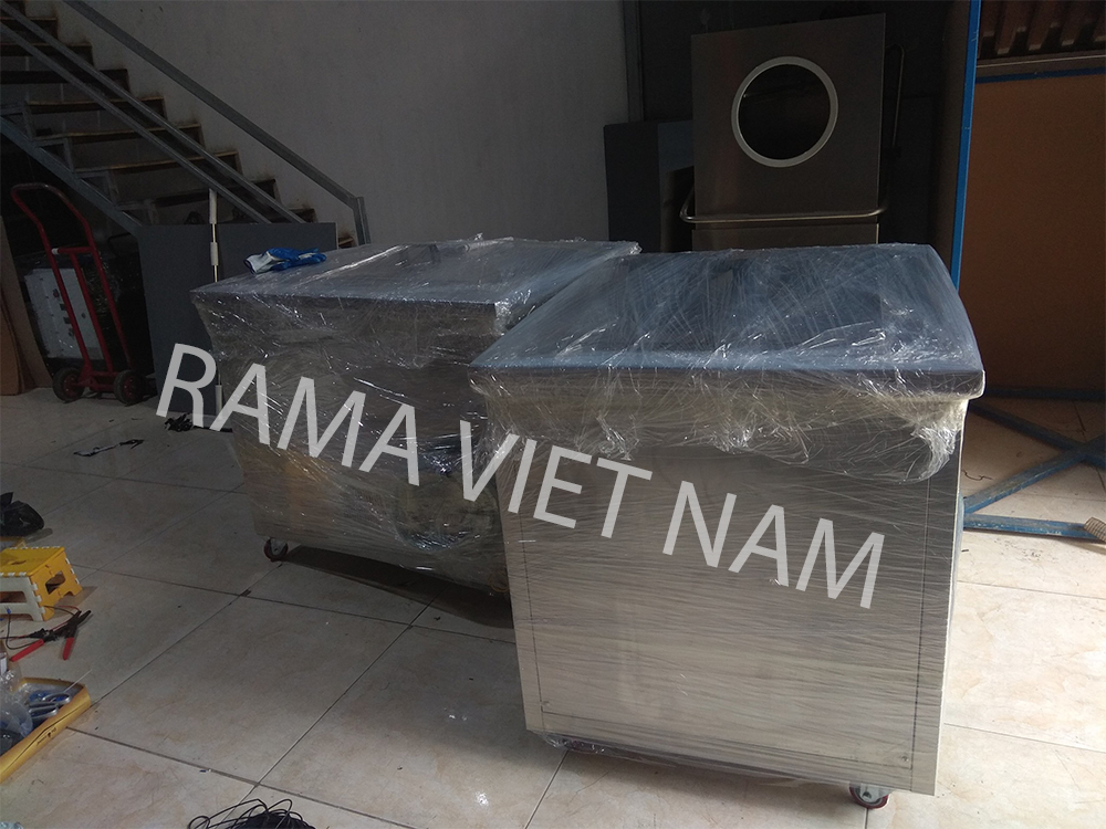 Sử dụng bể rửa siêu âm công nghiệp Rama 2400W để rửa gọng kính