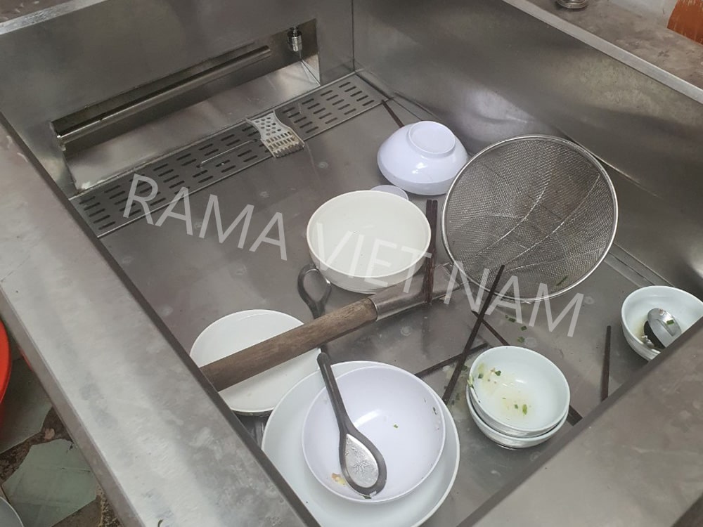 Sử dụng máy rửa bát công nghiệp Rama cho quán bánh canh cua tại Đắk Lắk