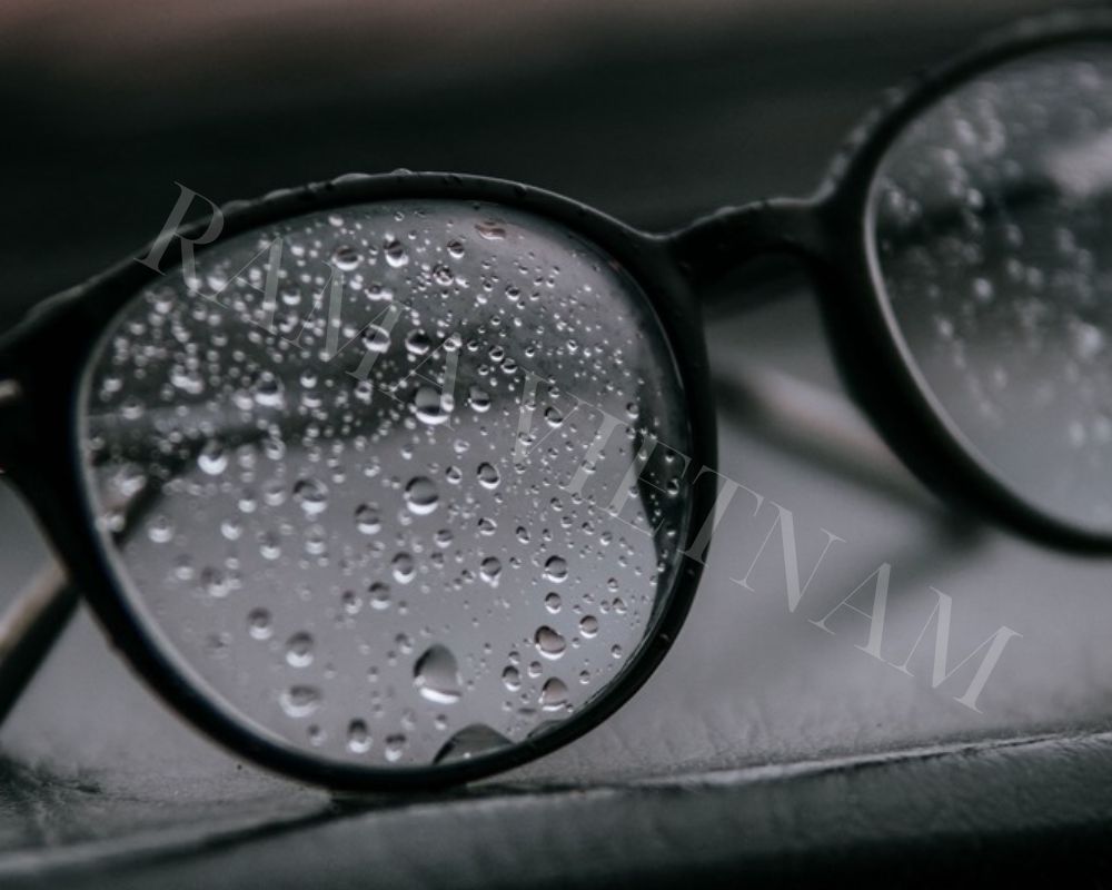 Bạn đã biết cách lau kính không bị mờ khi trời mưa chưa?