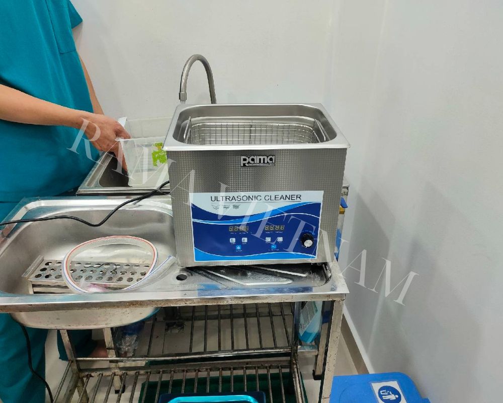 Rửa vật dụng trong phòng thí nghiệm với bể rửa siêu âm RS10L tại Cà Mau