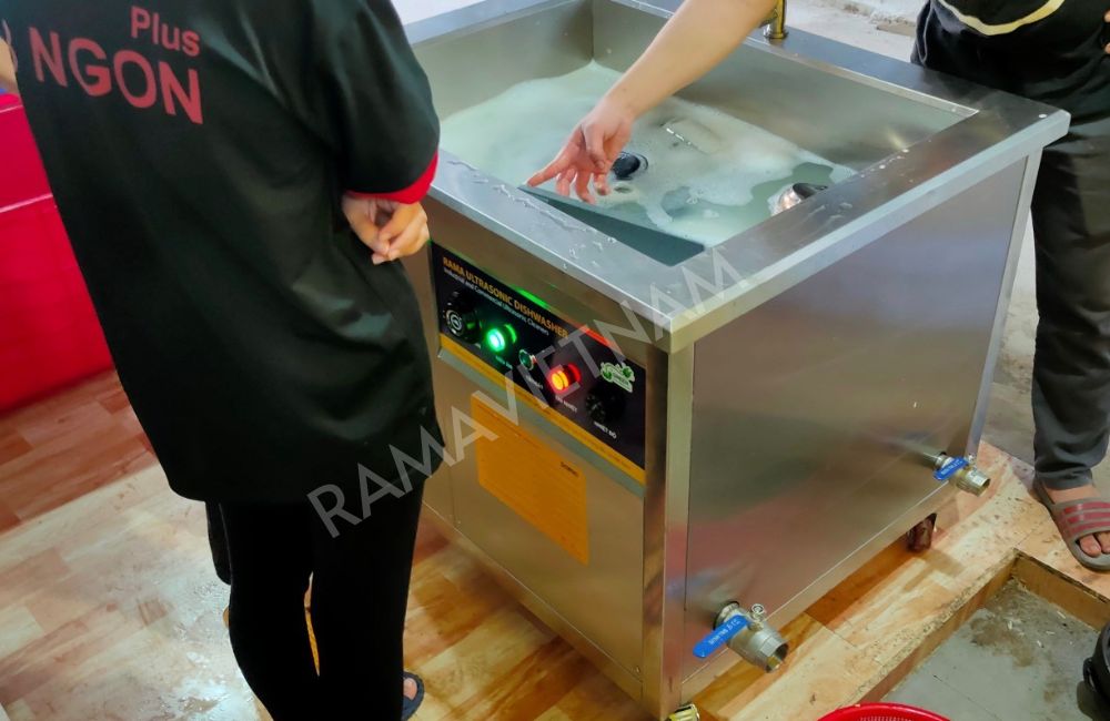 Hướng dẫn khách hàng sử dụng máy rửa bát siêu âm RB1000