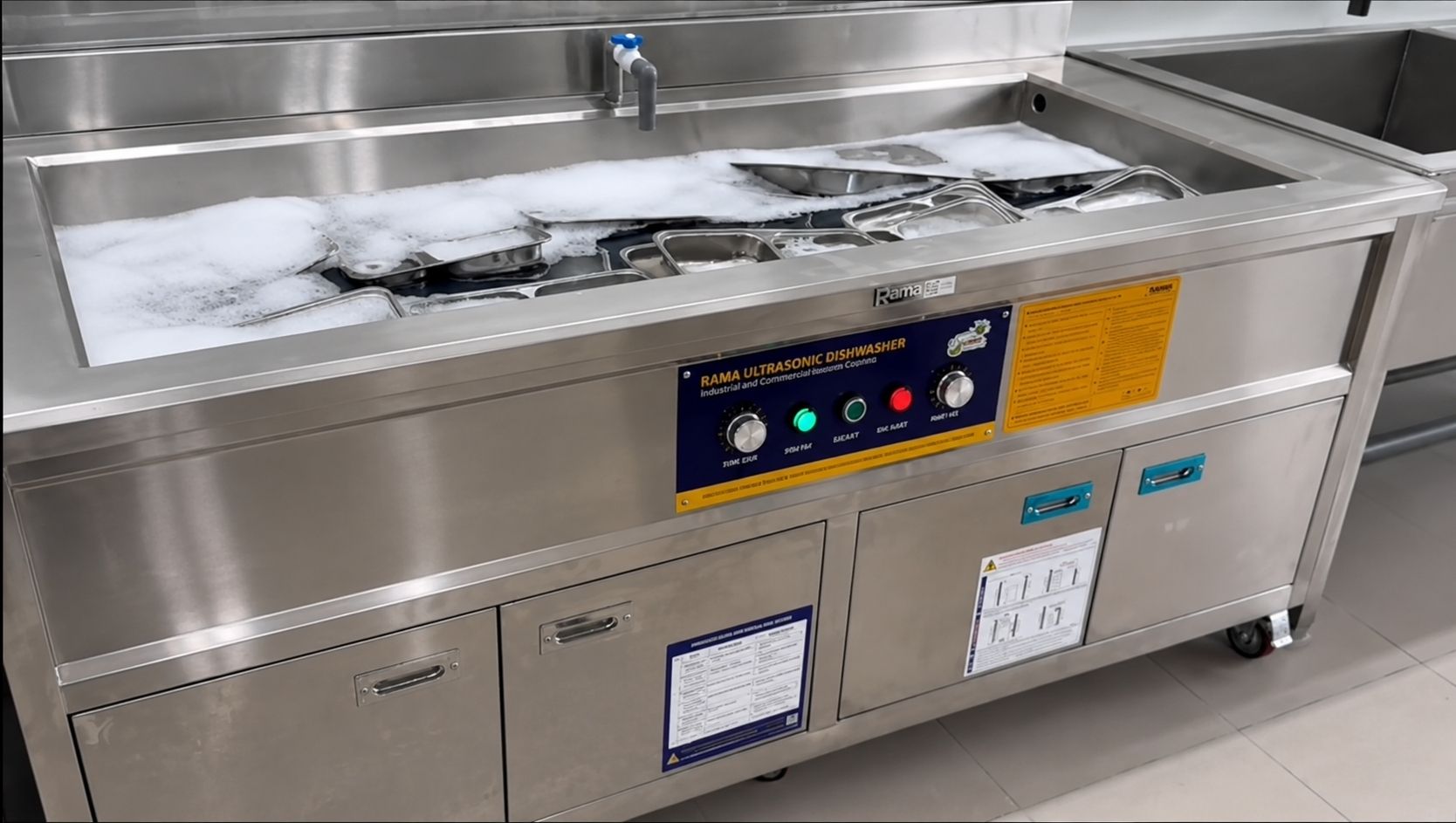 Máy rửa khay công nghiệp siêu âm tối ưu hiệu quả làm sạch cho bếp ăn