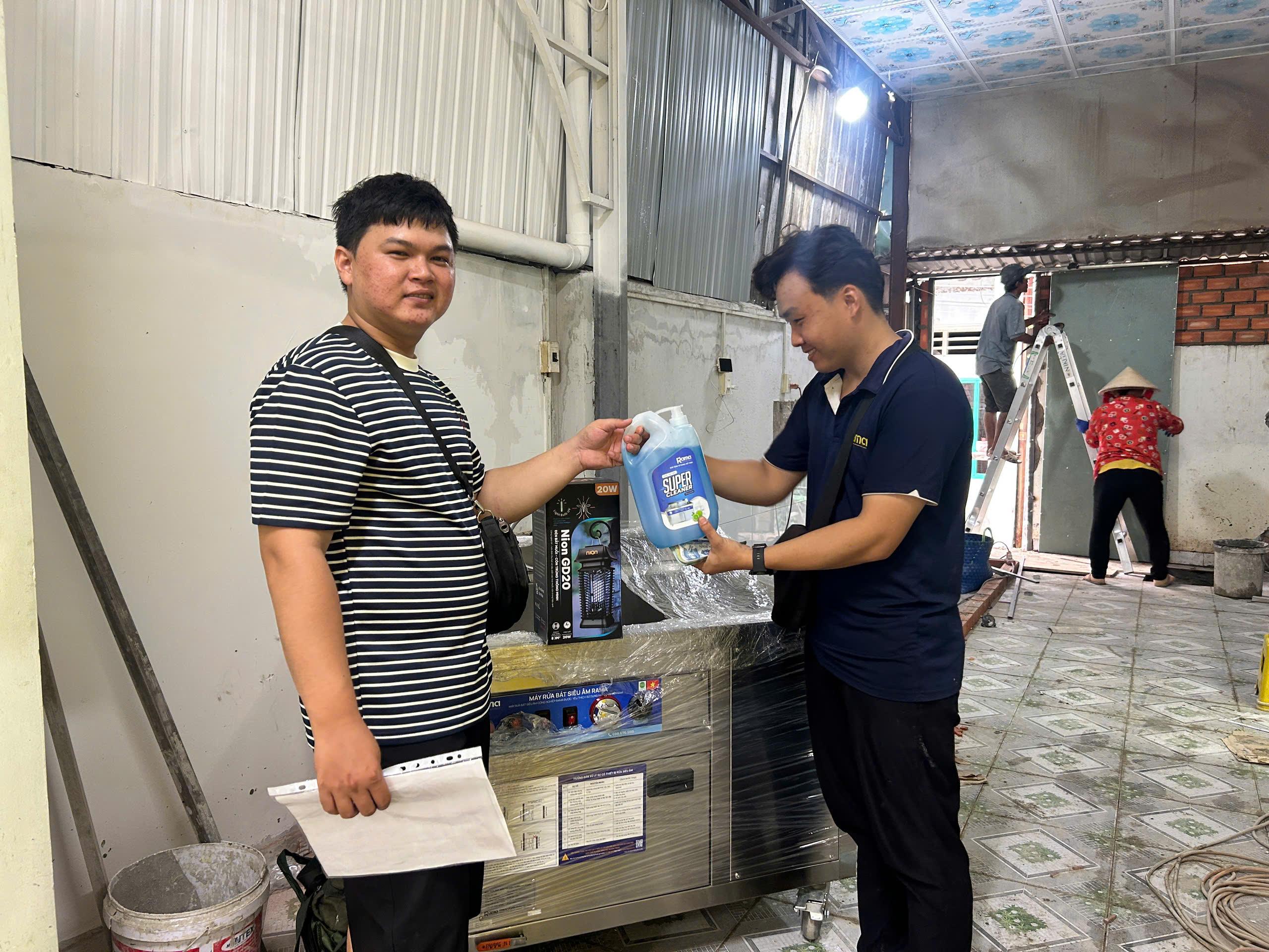 Máy Rửa Bát Tiết Kiệm Nước: Giải Pháp Tối Ưu Chi Phí Cho Nhà Hàng, Khách Sạn 8 4. Lợi Ích Thực Tế Khi Đầu Tư Vào Hệ Thống Rửa Chén Hiện Đại