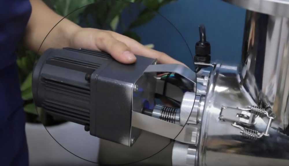 Thiết bị UV xử lý nước có vệ sinh tự động Rama RU-AC 7 ve sinh tu dong