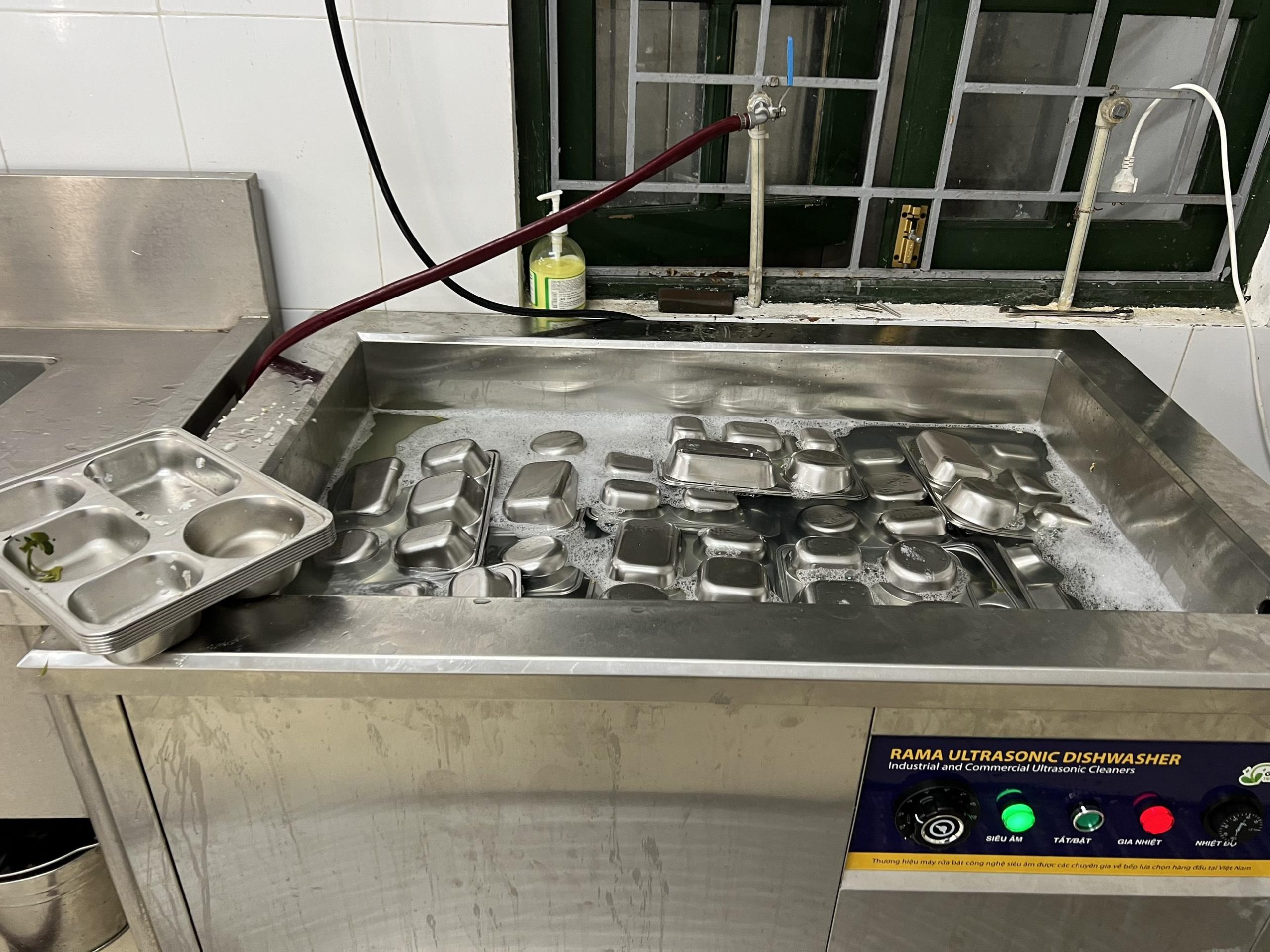 may rua bat em ai scaled