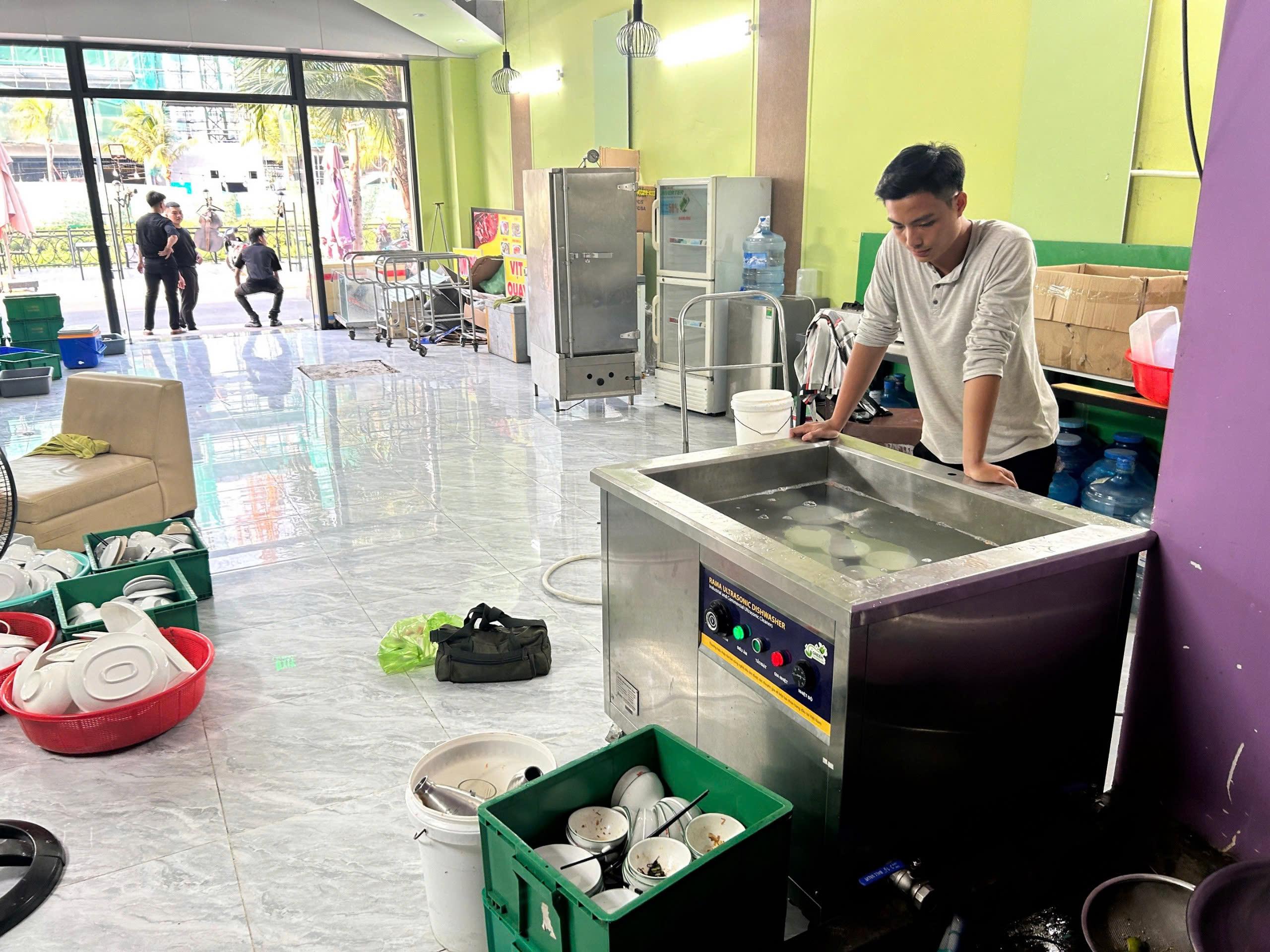 Máy rửa bát cho căng tin: Giải pháp cắt giảm chi phí vận hành hiệu quả 7 3. Công nghệ siêu âm bước đột phá trong lĩnh vực làm sạch công nghiệp