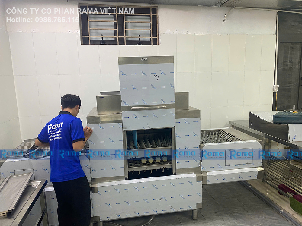 Chuẩn Hóa Quy Trình Vệ Sinh Học Đường Với Máy Rửa Bát Băng Chuyền Công Suất Lớn Rama RC47000 Tại Trường Mầm Non Hoa Lâm (Đông Anh, Hà Nội) 10 Rửa bát băng chuyền