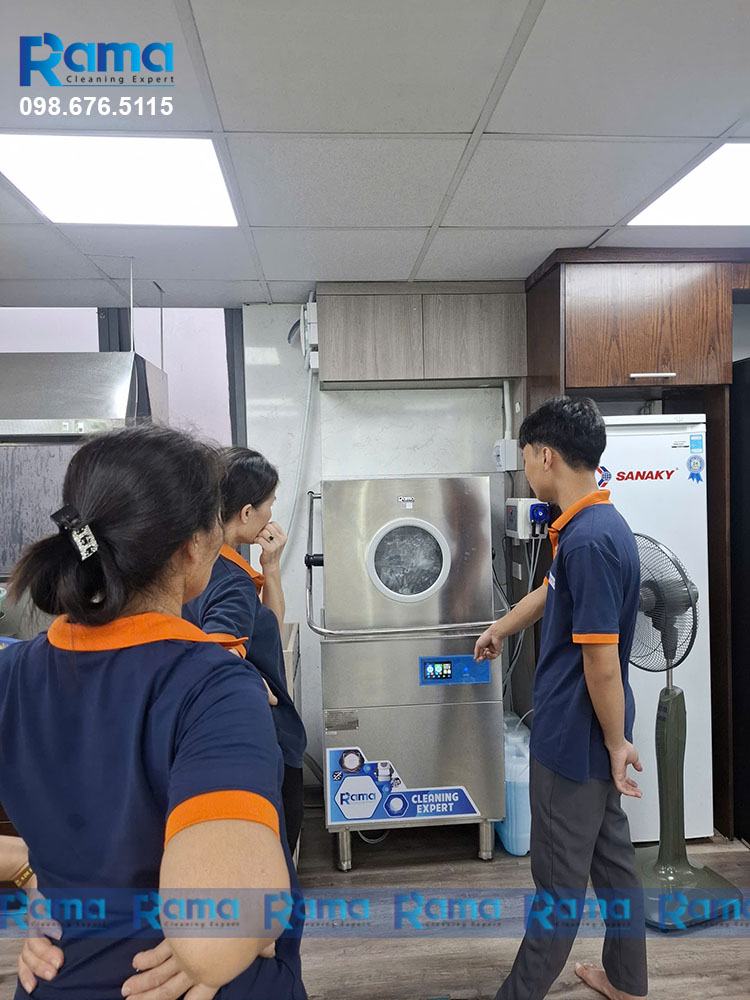 Máy rửa bát công nghiệp