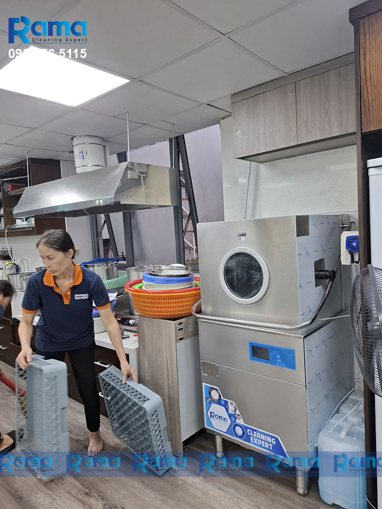Máy rửa bát công nghiệp