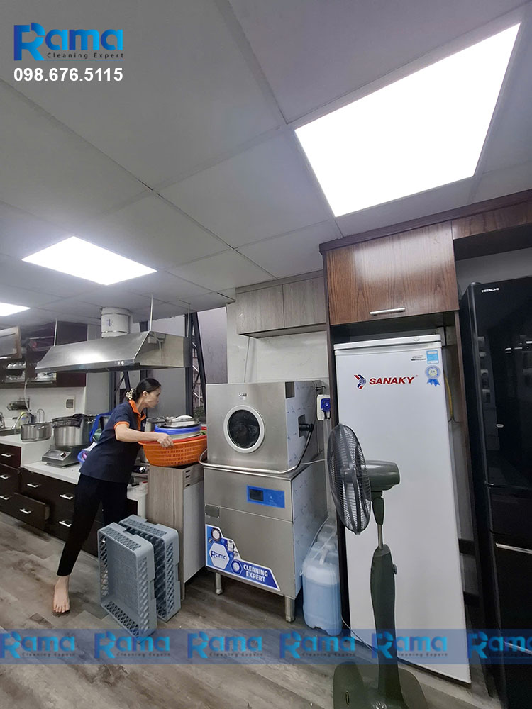 Máy rửa bát công nghiệp