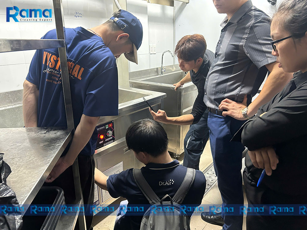 Tạm biệt quy trình rửa tay truyền thống - Bước chuyển mình sang "trạm làm sạch" tự động với hệ thống Bể rửa siêu âm công nghiệp Rama tại nhà hàng Buffet Nguyễn Du, Quận 1 17 Bể rửa siêu âm công nghiệp