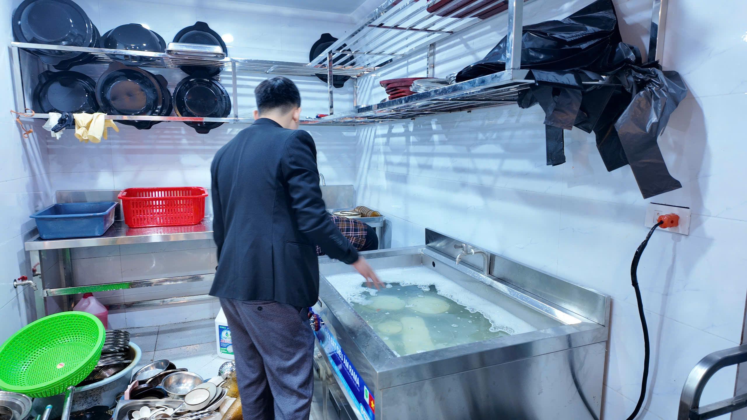 2. Ưu điểm vượt trội và cơ chế hoạt động của hệ thống rửa chén tự động
