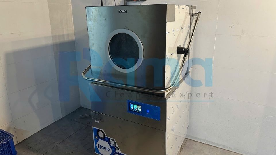Ưu điểm của máy rửa bát cửa sập trong bếp công nghiệp