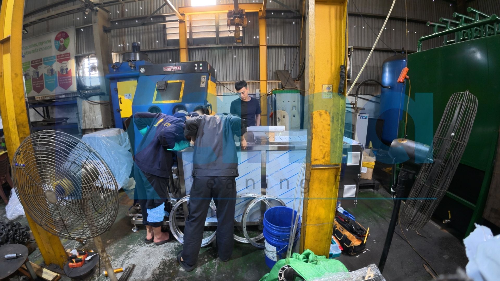 Lợi ích của bể rửa siêu âm công nghiệp thiết kế riêng