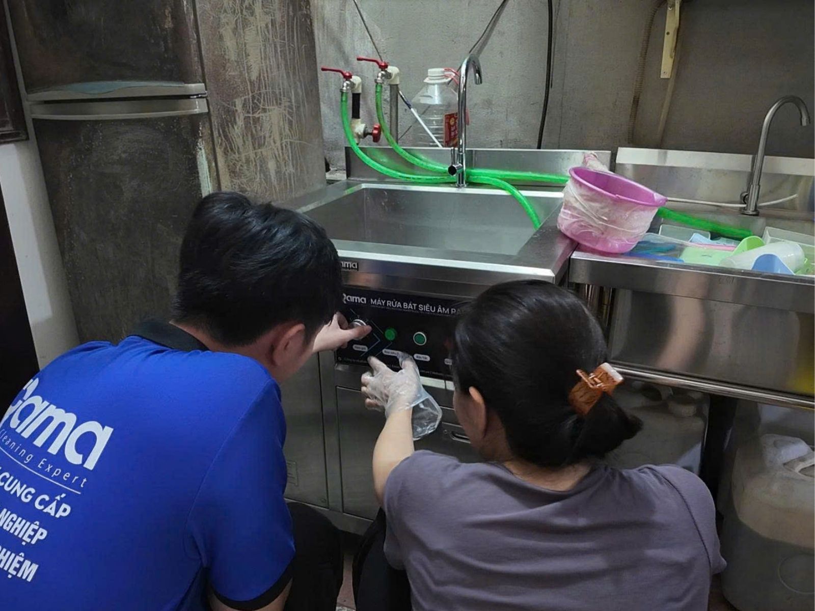 Giải pháp máy rửa bát siêu âm cho quán cơm giúp nâng cao hiệu quả vận hành khu vực bếp
