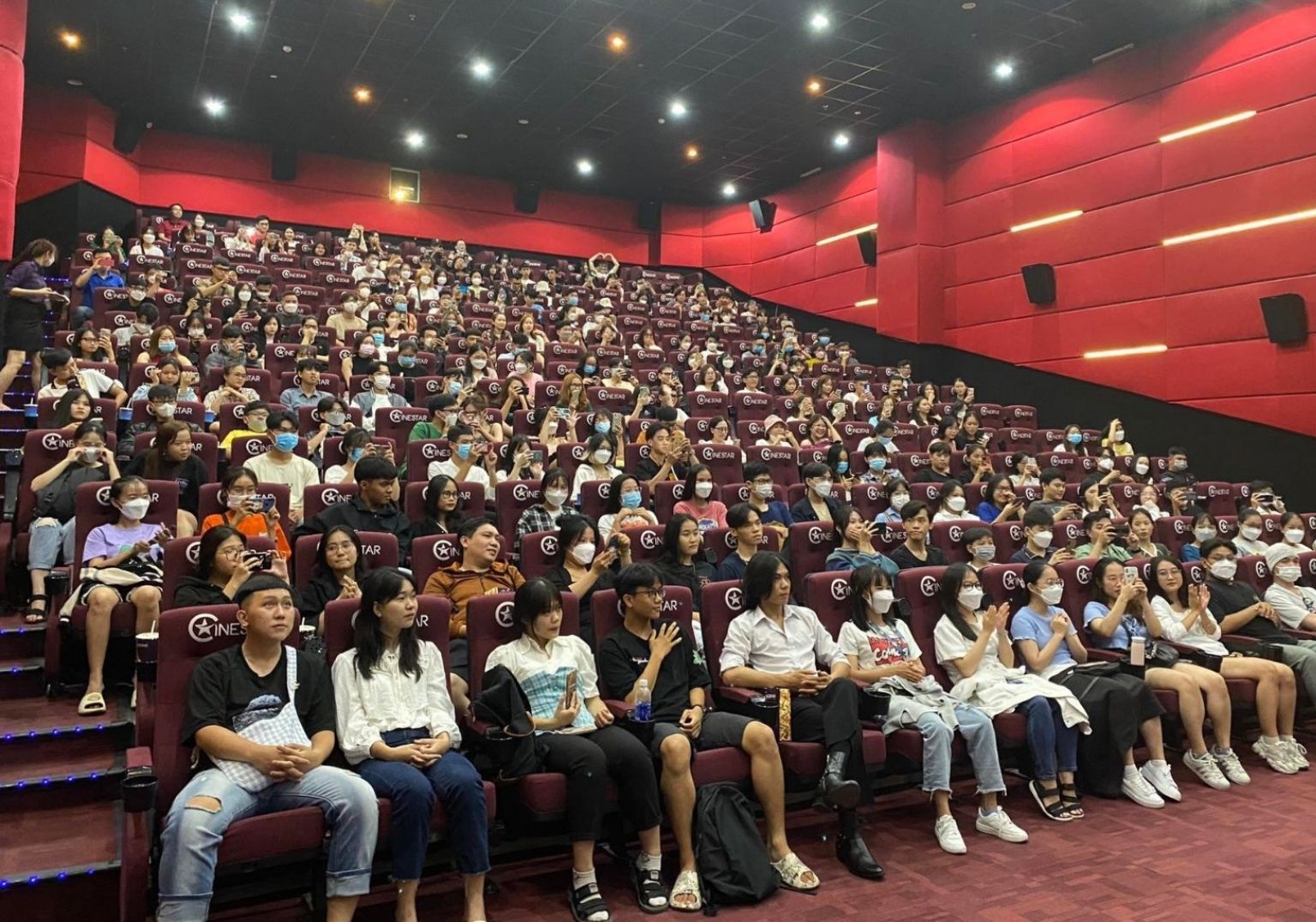 Top 3 máy lọc không khí công suất lớn cho rạp chiếu phim đáng cân nhắc cho không gian cần lưu lượng lớn 18 Những vị trí cần lắp đặt máy lọc không khí công suất lớn cho rạp chiếu phim