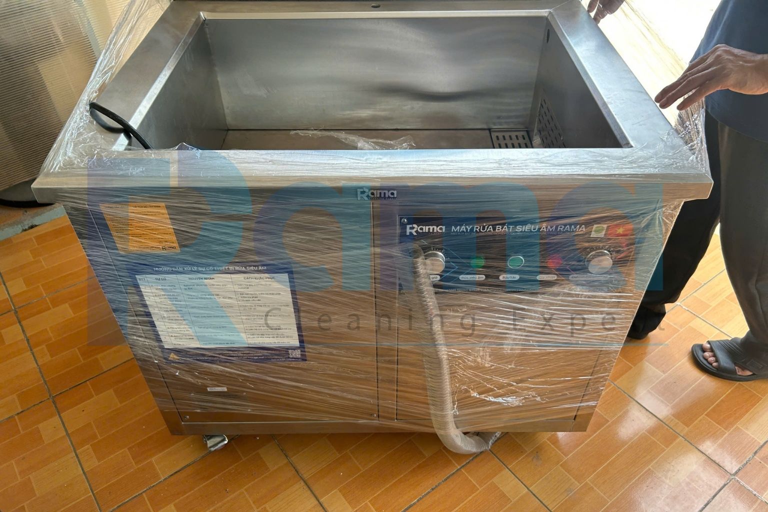 Bàn giao máy rửa bát siêu âm RAMA RB1000 cho doanh nghiệp tại TP.HCM 7 Ứng dụng công nghệ sóng siêu âm trong vệ sinh vật dụng