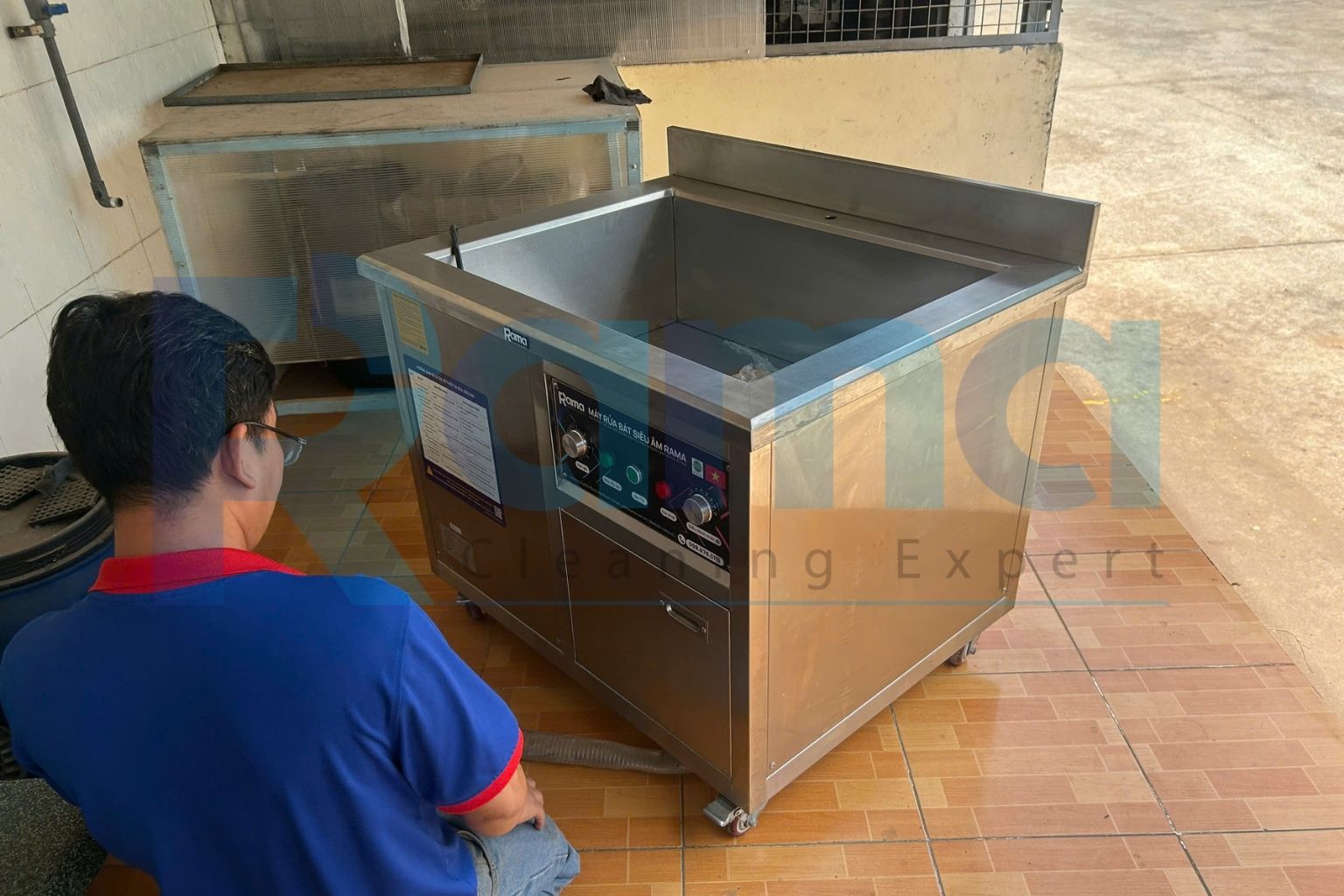 Bàn giao máy rửa bát siêu âm RAMA RB1000 cho doanh nghiệp tại TP.HCM 8 Nhu cầu sử dụng máy rửa bát siêu âm trong công ty