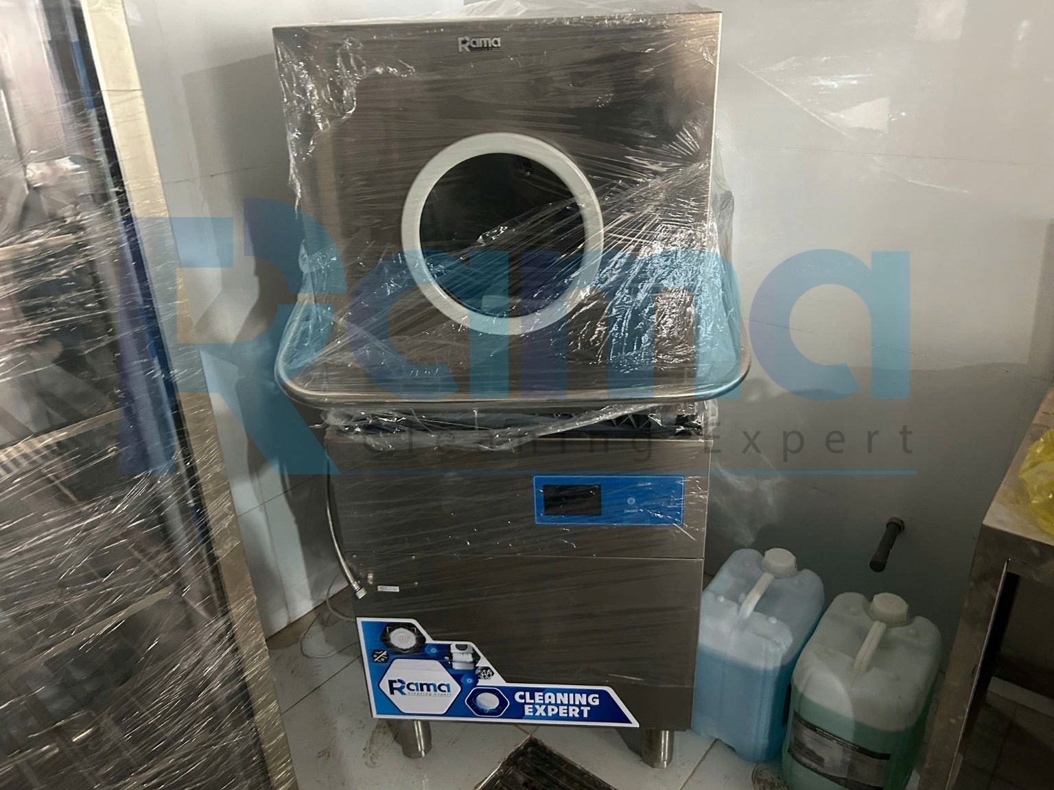 Rama RC15000SX – máy rửa chén bát cửa sập tối ưu quy trình vệ sinh tô phở cho quán ăn