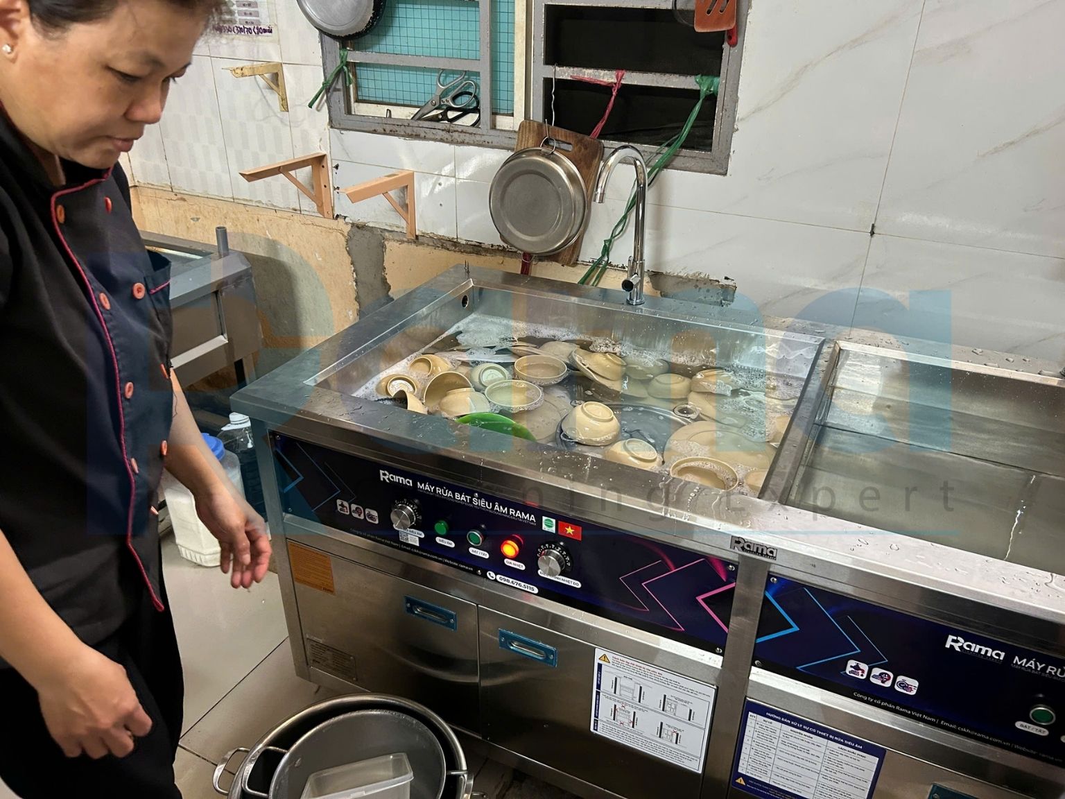 Quán cơm tấm Long Xuyên tối ưu khâu rửa chén với máy rửa bát siêu âm công nghiệp cho nhà hàng Rama RB-1800S 11 Sóng siêu âm hỗ trợ làm sạch chén bát như thế nào?