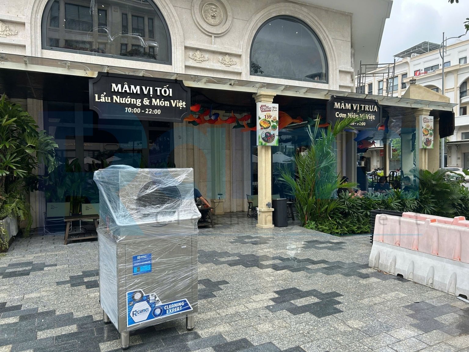 Tâm Vị tối ưu khâu rửa với máy rửa bát cửa sập công nghiệp Rama RC15000 12 Rama RC15000 đáp ứng hiệu quả nhu cầu rửa bát tại Tâm Vị